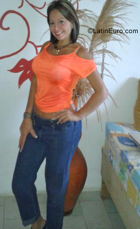 Date this nice looking Venezuela girl Rasi from Maracay VE3654