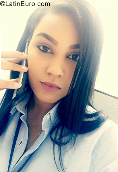 Date this beautiful Dominican Republic girl Zuleika from Santo Domingo DO39191