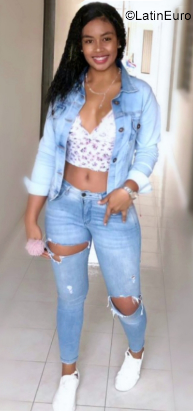 Date this sensual Colombia girl Alejandra from Cali CO29211