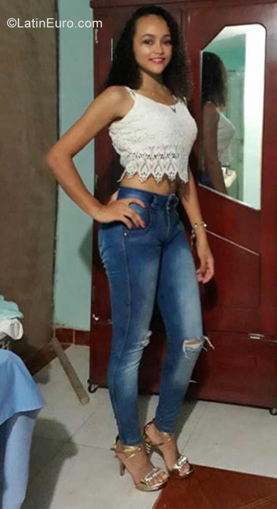 Date this gorgeous Colombia girl SOPFIA from Bogota CO29216