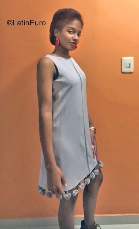 Date this lovely Dominican Republic girl Kathy from Republica Dominicana DO40053