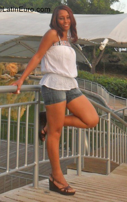 Date this hot Dominican Republic girl Jary from Santo Domingo DO39218