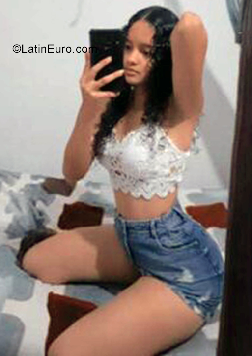 Date this tall Colombia girl Valeria from Bogota CO29254