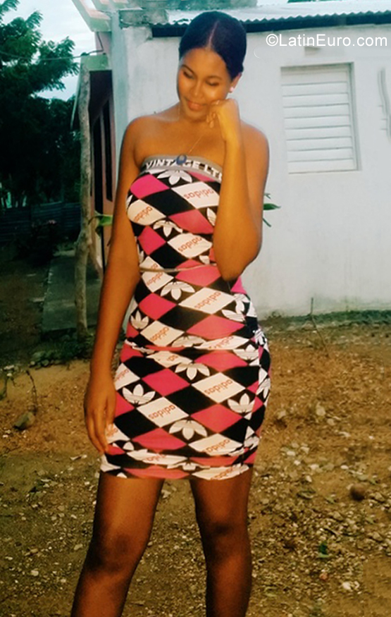 Date this beautiful Dominican Republic girl Glenny from San Juan DO39278