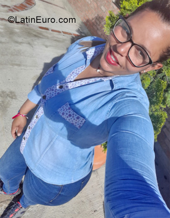 Date this young Spain girl Zylmely from Madrid ES597