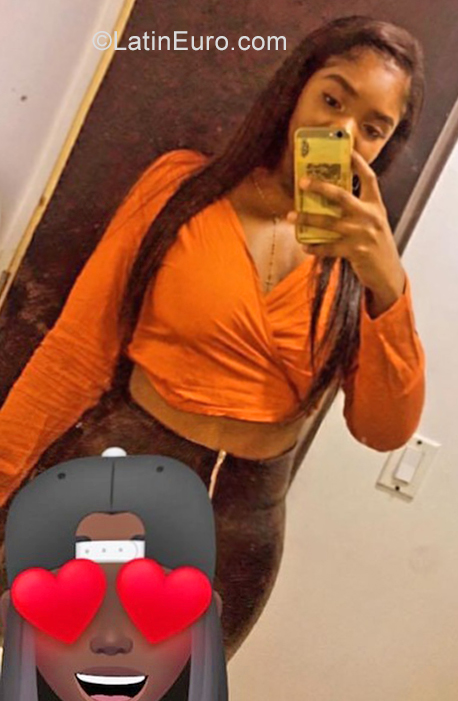 Date this hard body Colombia girl Mayra from Bogota CO29460
