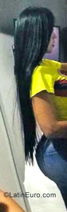 Date this attractive Colombia girl Giovana from Medellin CO29497
