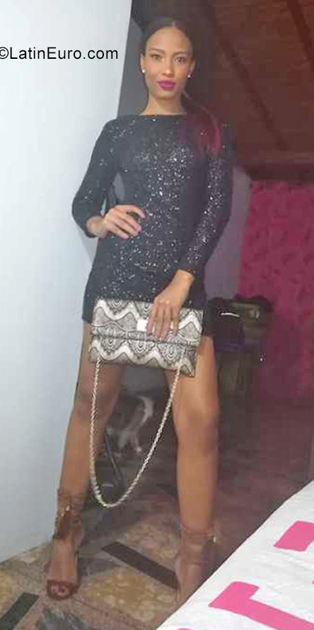 Date this stunning Colombia girl Anyi from Medellin CO29548