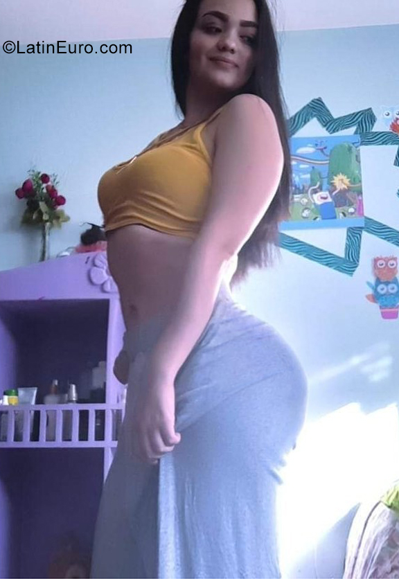 Date this attractive Ecuador girl Jaely from Quito EC737