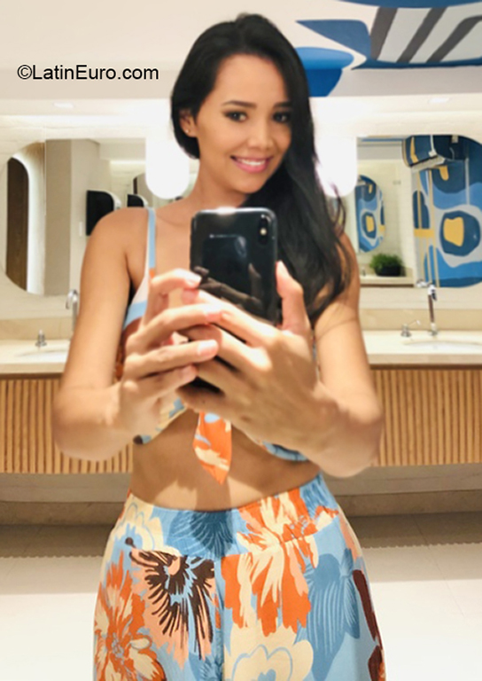 Date this sensual Brazil girl Ana Patrcia from Rio De Janeiro BR11334