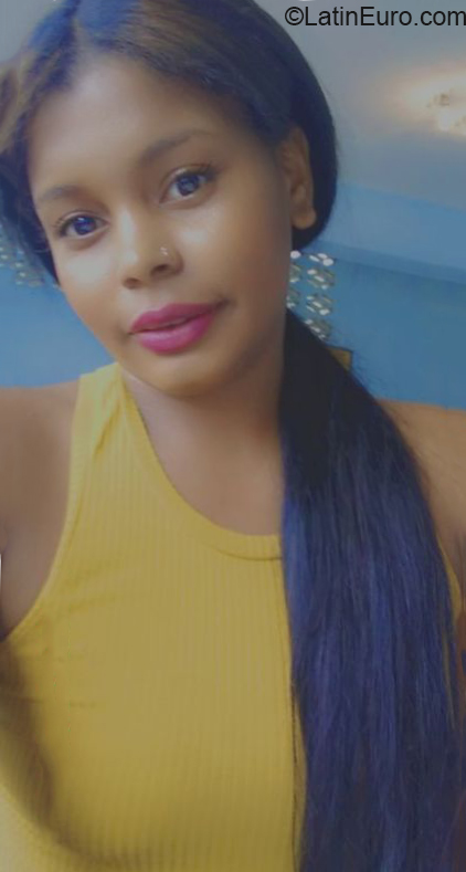 Date this pretty Dominican Republic girl Luisa from Santo Domingo DO39479