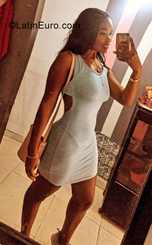 Date this georgeous Colombia girl Mafe from Bogota CO29723