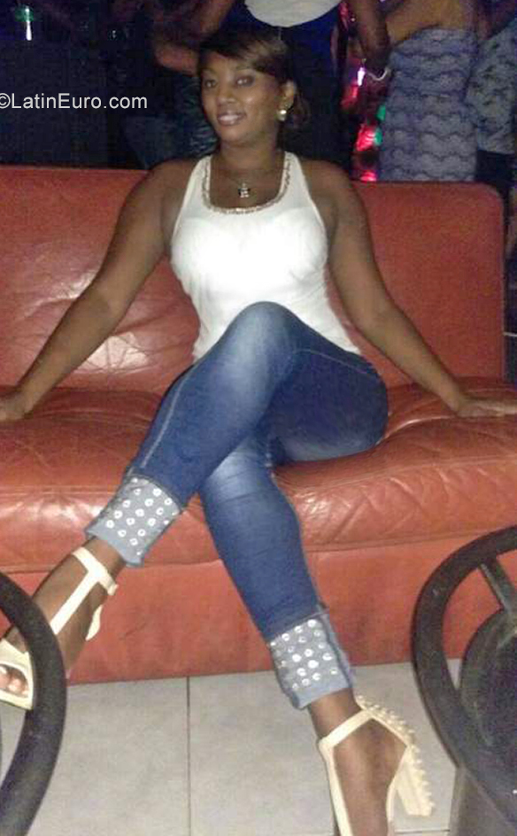 Date this stunning France girl Shanik from Paris FR327