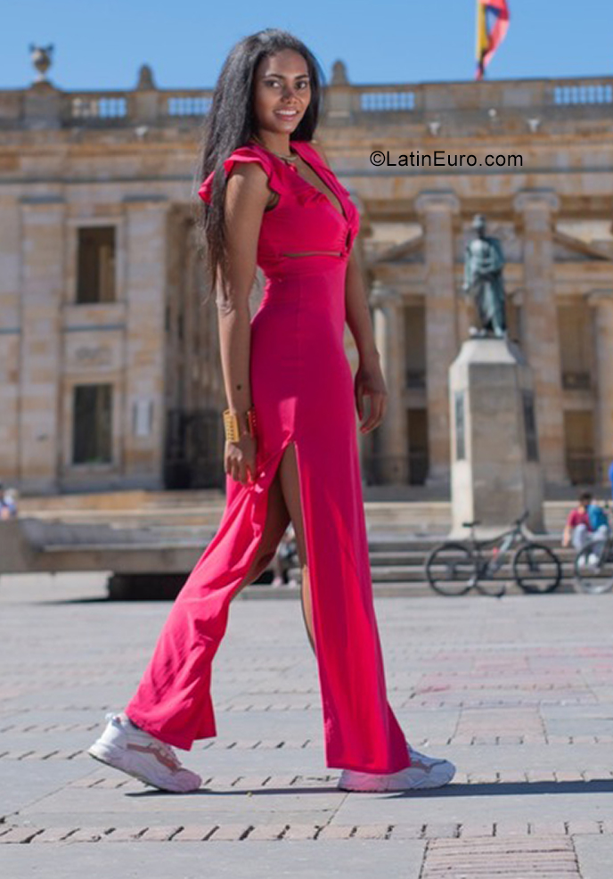 Date this pretty Colombia girl Hanna from Bogota CO29752