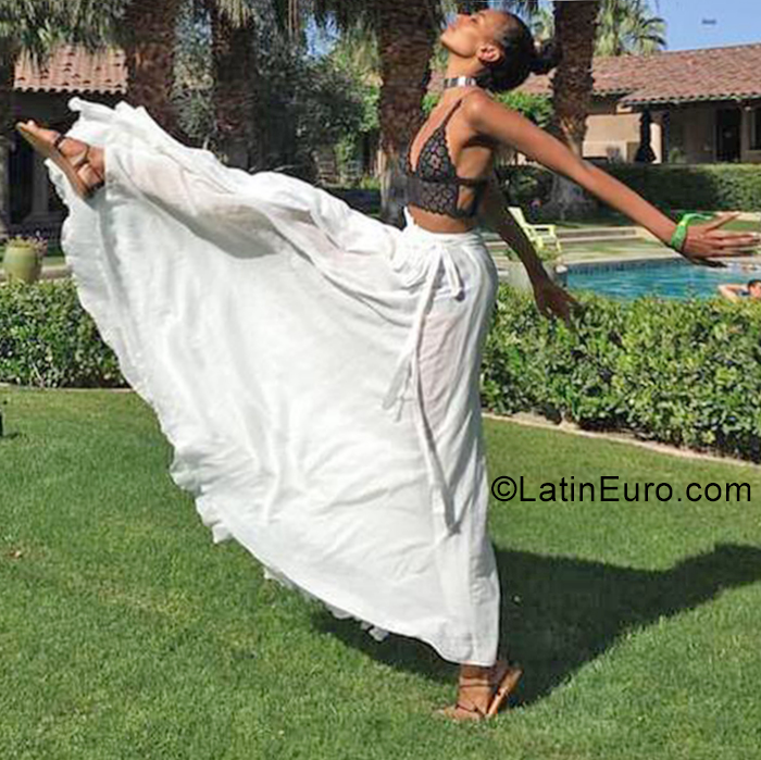 Date this foxy Canada girl Mar from  CO29775