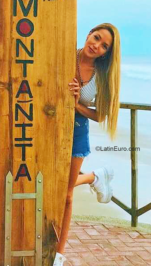 Date this beautiful Argentina girl Marinne from Buenos Aires AR716