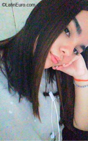 Date this charming Argentina girl Dani from Mendoza AR717