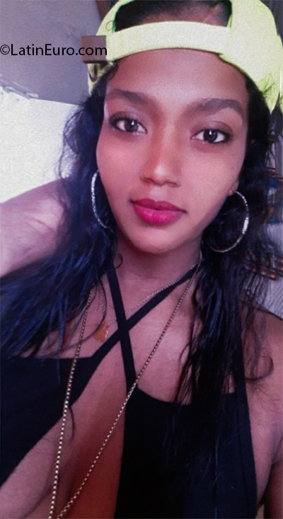 Date this foxy Dominican Republic girl Alysha from Santiago DO39624