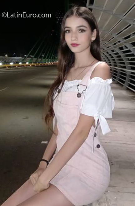 Date this georgeous Colombia girl Daphne from Medellin CO29876