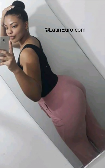 Date this young Colombia girl Isabella from Cali CO29930