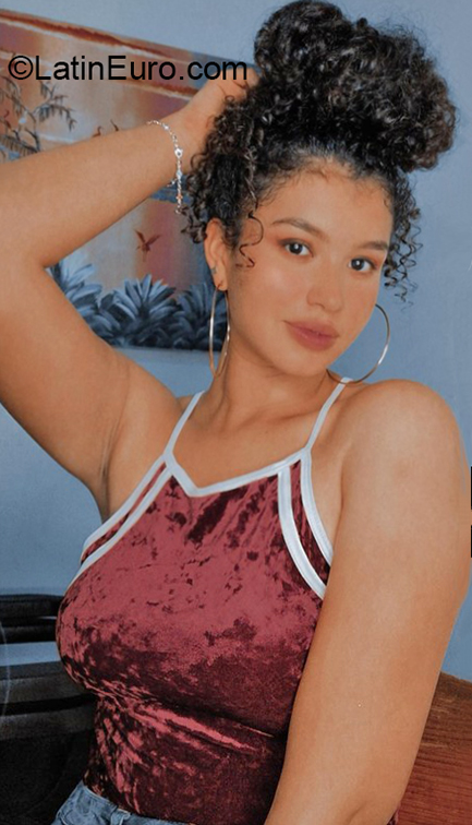 Date this sensual Venezuela girl Dangy from Valencia VE3876