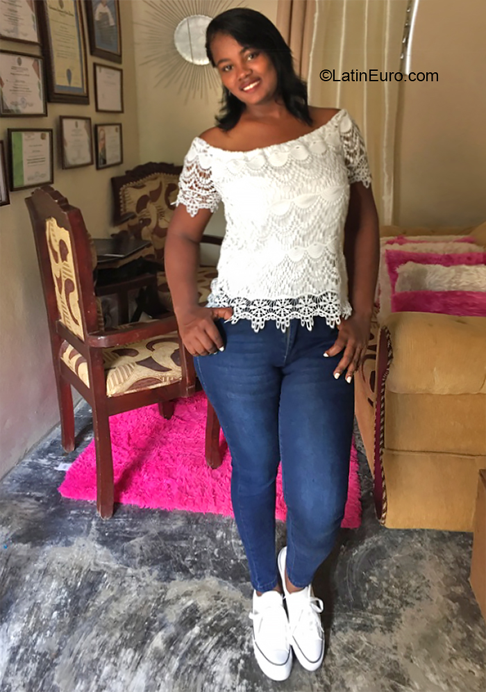 Date this passionate Dominican Republic girl Heidy payano from Santo Domingo DO39673