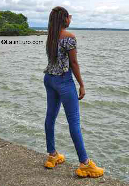 Date this cute Colombia girl Mar from Cali CO30841