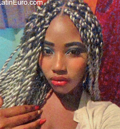 Date this voluptuous Honduras girl Baby from Roatan HN2927