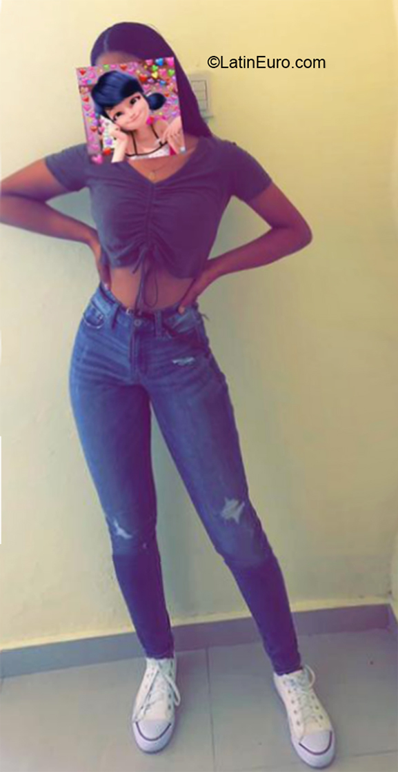 Date this gorgeous Dominican Republic girl CAROL from Barahona DO39697