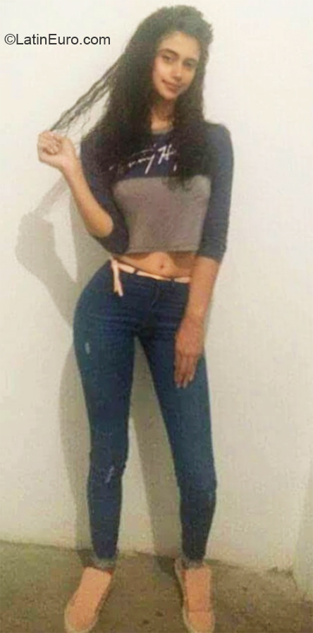 Date this hot Venezuela girl Mary from Maracay VE4129