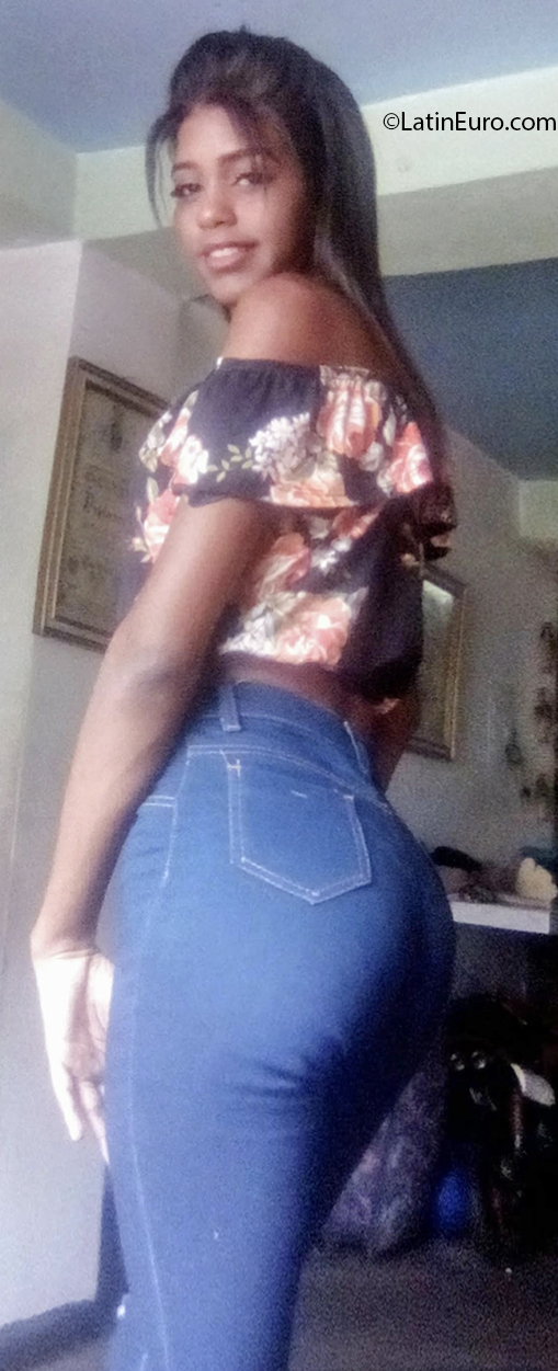 Date this tall Venezuela girl Andrea from Caracas VE3921