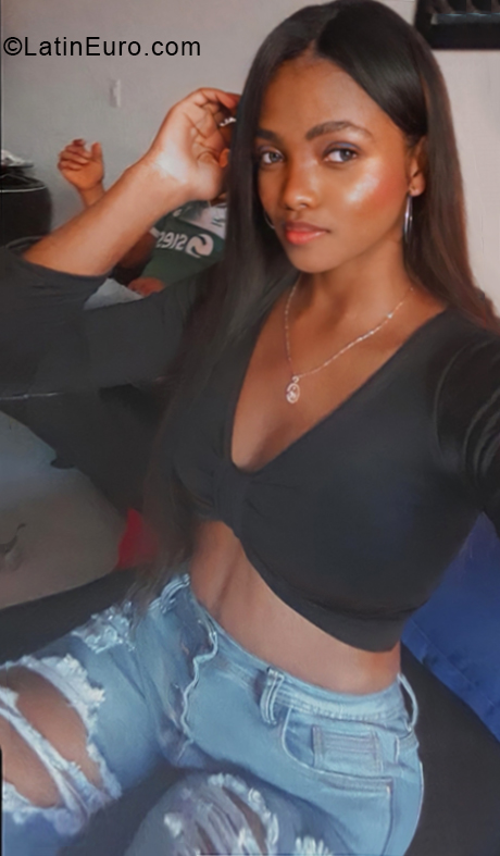 Date this charming Colombia girl Ailana from Cali CO30112