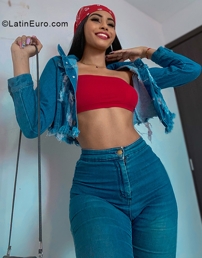 Date this sensual Colombia girl Shirly from Bogota CO30137