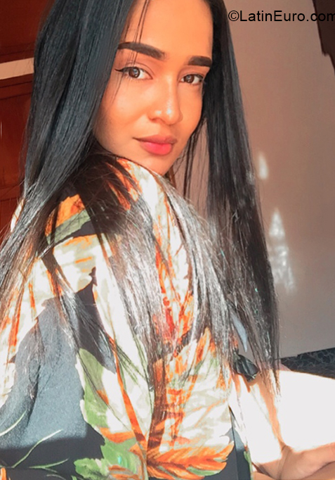 Date this exotic Colombia girl Delanis from Cartagena CO30311