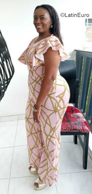 Date this happy Colombia girl Maria from Cali CO30343