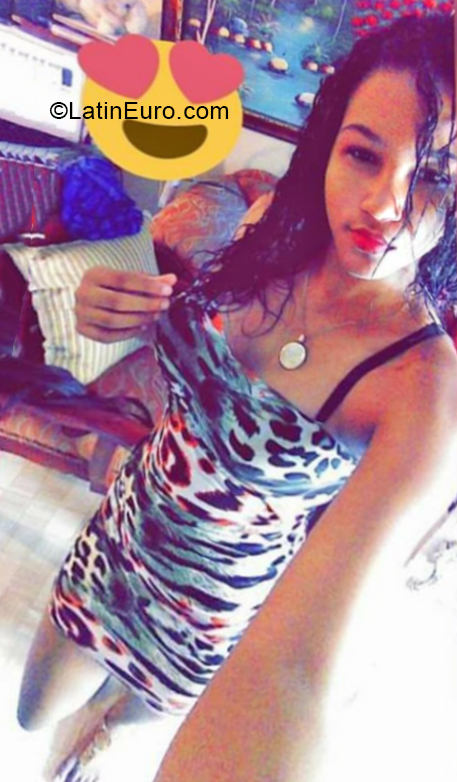 Date this pretty Dominican Republic girl Kasmir from Santo Domingo DO39893