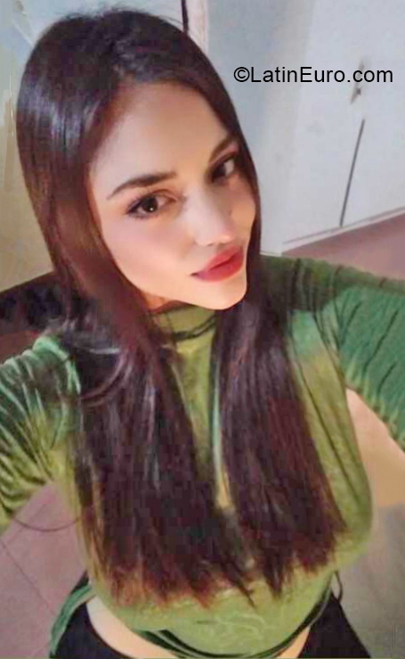 Date this nice looking Argentina girl Yanina from La Rioja AR860