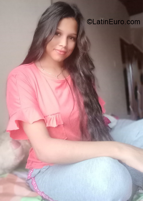 Date this foxy Colombia girl Dallana pereira from Santa Marta CO30398
