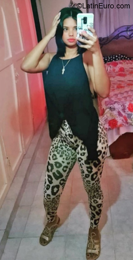 Date this hard body Dominican Republic girl Yerlin from Santo Domingo DO40755