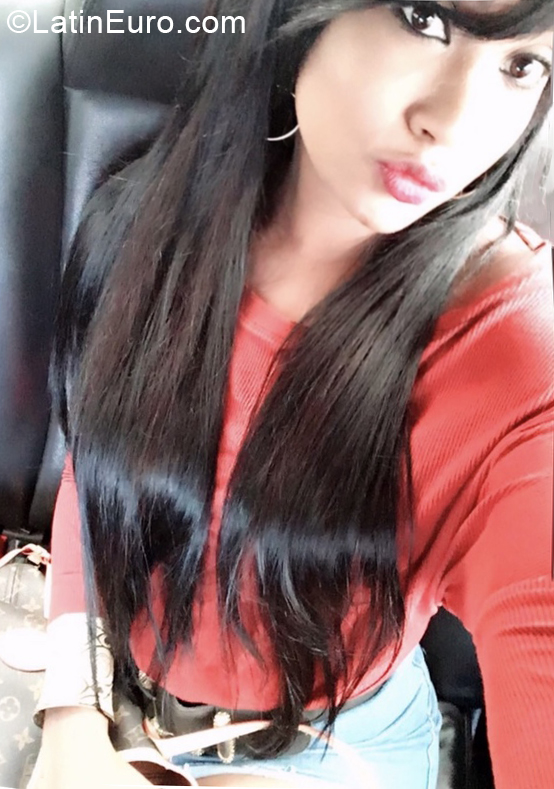 Date this passionate Dominican Republic girl Monic from Santo Domingo DO39950