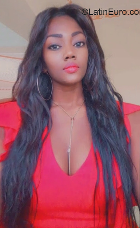 Date this voluptuous Dominican Republic girl Yasauri from La Romana DO39984