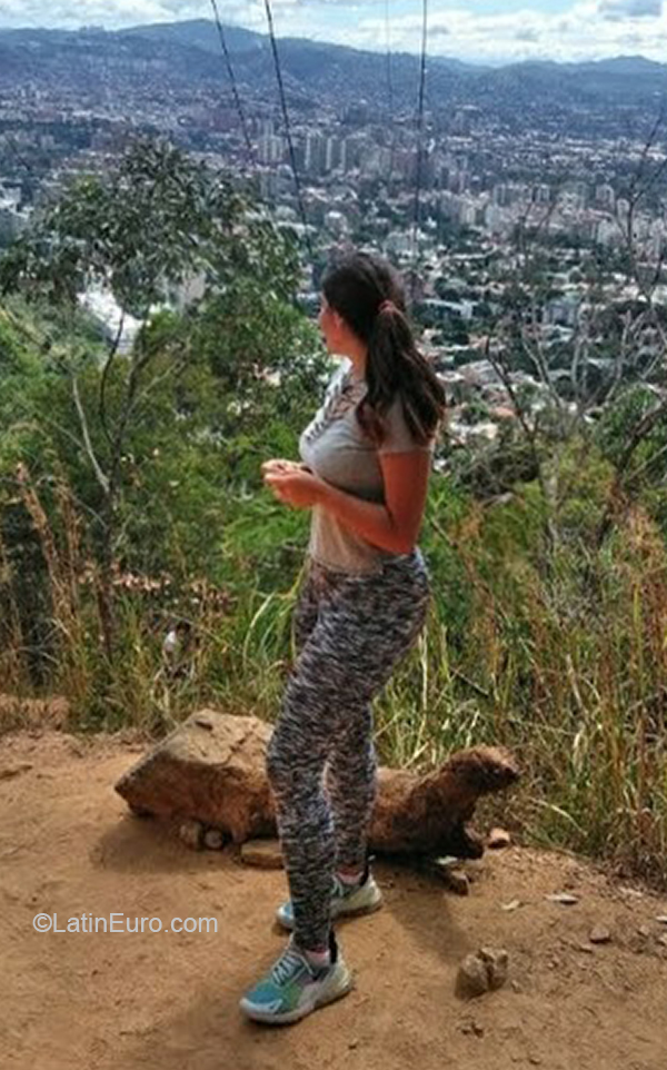 Date this stunning Venezuela girl Angie from Caracas VE3995