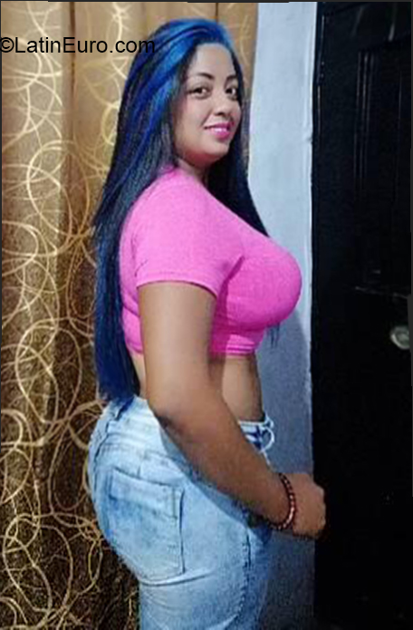 Date this funny Colombia girl Yessi from Buga CO30572