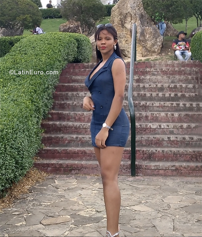 Date this gorgeous Dominican Republic girl Franciery from Santiago DO40040