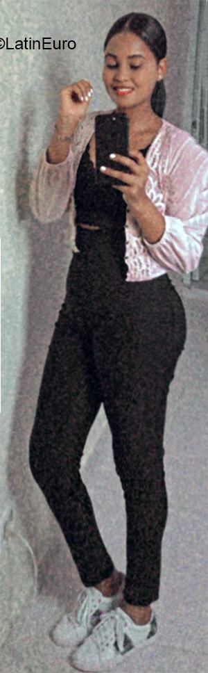 Date this hot Dominican Republic girl Yoha from Santo Domingo DO40066