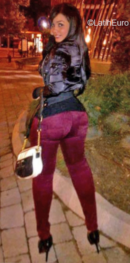 Date this beautiful Dominican Republic girl Carmen from Santo Domingo DO40119