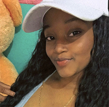 Date this happy Chile girl Zoe from Santiago CL285