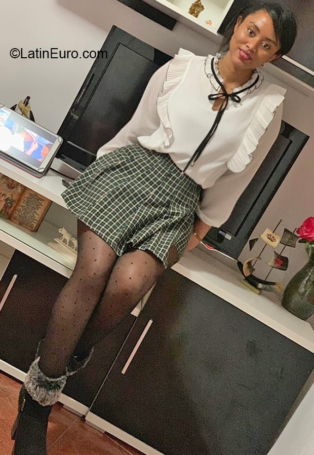 Date this charming Spain girl Luca from Madrid ES652