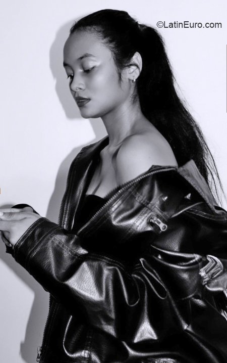 Date this stunning Colombia girl Cristina from Bogota CO30762