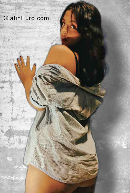 Date this foxy Colombia girl Valentina from Bucaramanga CO30767